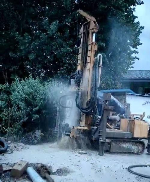 黟县钻岩石井